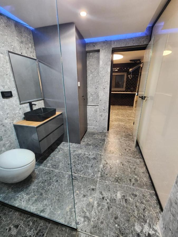 מבנים בים 75 Suites At Sea Haifa Exterior foto