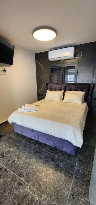 מבנים בים 75 Suites At Sea Haifa Exterior foto
